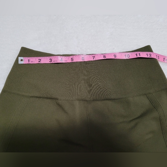 Lululemon Yoga Capri size 10 in Olive Green - Picture 5 of 7